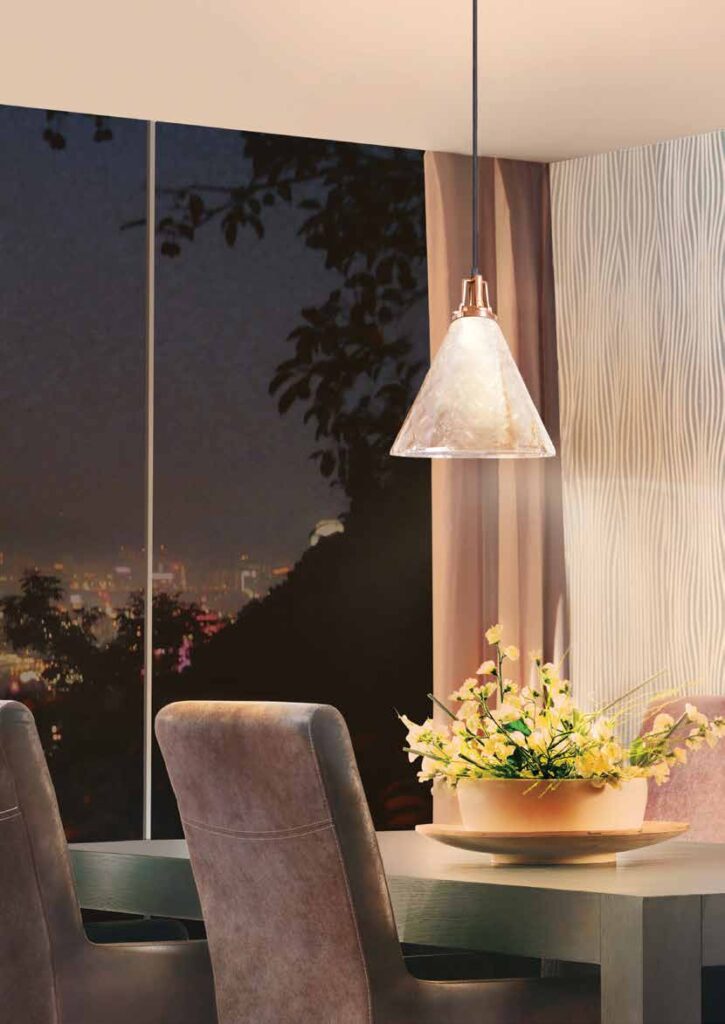 Enjoy iconic design with a vintage lamp that perfectly fits your personal style. The Philips Tawny pendant is made of hammered glass with shiny copper base. The timeless design looks great in both modern & retro interio